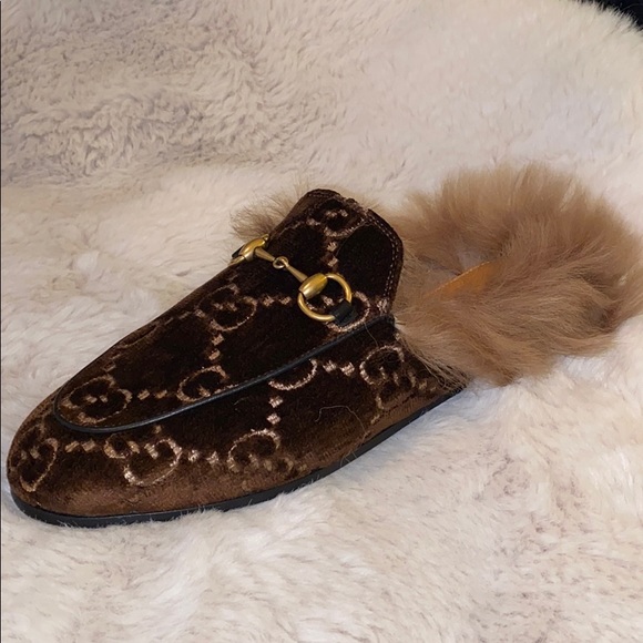 GUCCI PRINCETOWN VELVET GG SLIPPERS WITH LAMB FUR - Picture 2 of 8